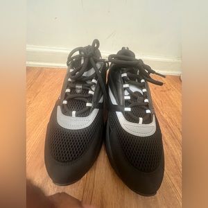Basically New Dior B22 only wore once